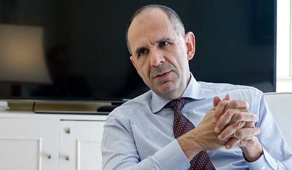 Συνάντηση Γεραπετρίτη, Γραμμένου, Φούσεκ στο Μαξίμου για το ποδοσφαιρικό μνημόνιο