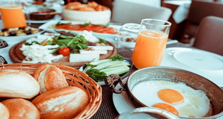 Τι δεν τρώνε ποτέ οι σεφ σε ενα brunch εκτός σπιτιού