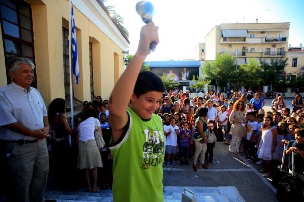 Έγλειφε επί τρεις ώρες το κουδούνι εξώπορτας