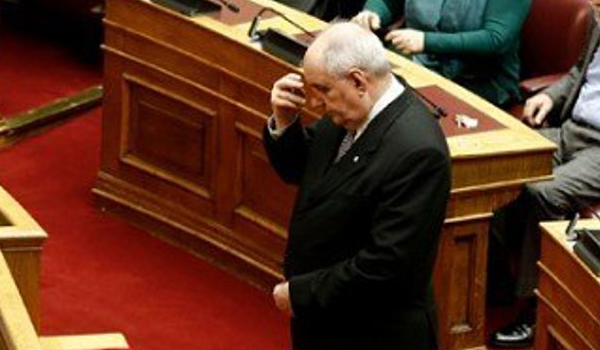 Ορκίστηκε ο Κουίκ: Δεν παραδίδω την έδρα, στηρίζω την κυβέρνηση