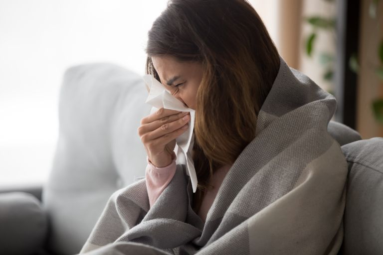 Κολλήσατε γρίπη; Τι πρέπει να κάνετε – Πότε «κολλάει» ευκολότερα