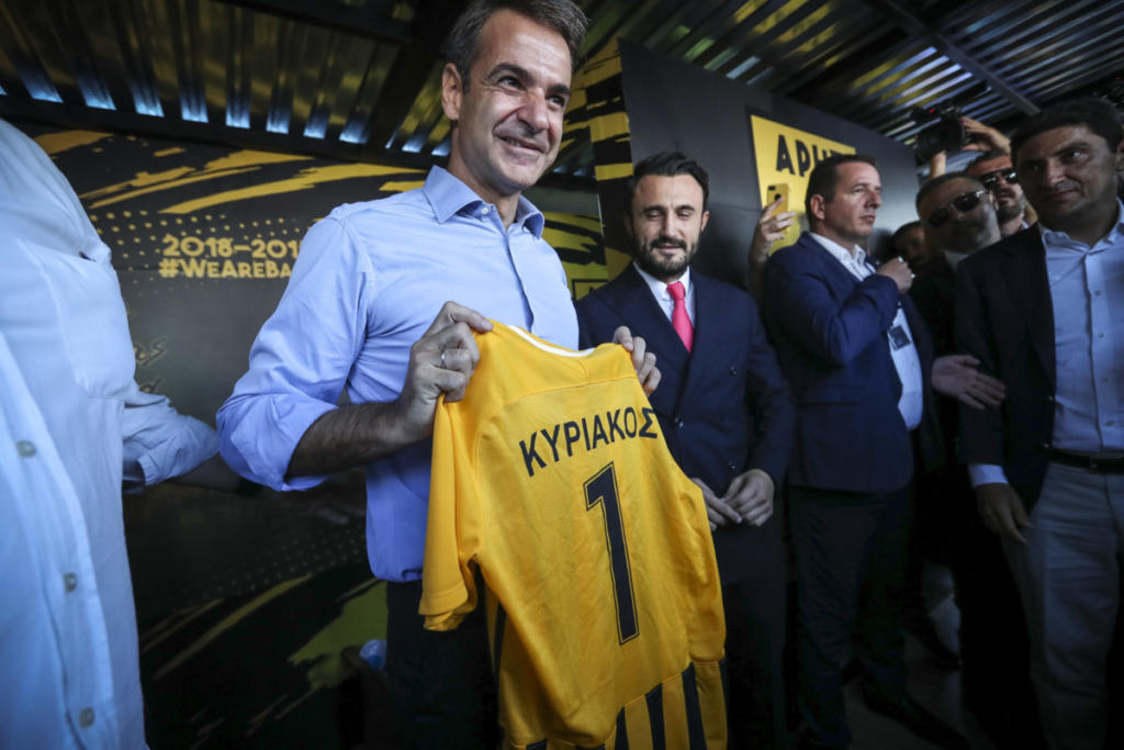 ΔΕΘ: Ο Άρης έκανε τον Κυριάκο Μητσοτάκη τερματοφύλακα