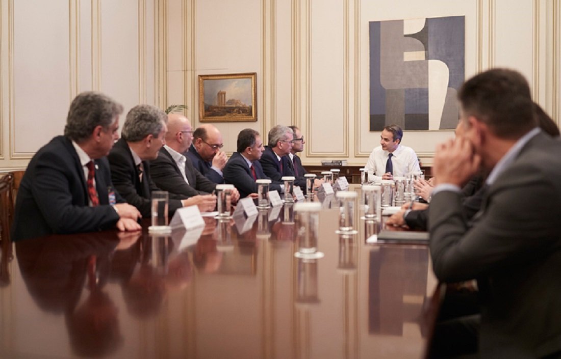 Οι συμφωνίες Μητσοτάκη- δημάρχων των νησιών για τις κλειστές δομές