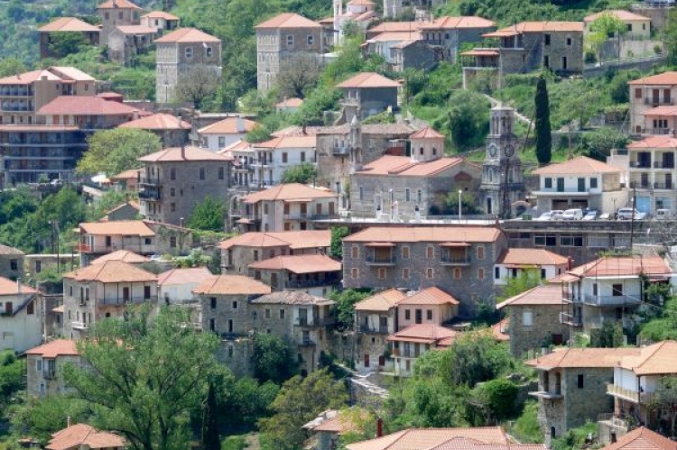 Το χωριό - outsider που γέμισε από νωρίς για Χριστούγεννα