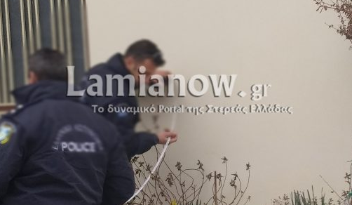 Λαμία: 70χρονος παρέσυρε με όπισθεν ηλικιωμένη στην είσοδο σπιτιού