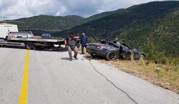Λάρισα: Σταμάτησε μπροστά στο περιπολικό γυμνός και άρχισε να χορεύει