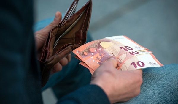 Μεγάλη Εβδομάδα με πληρωμές σε συντάξεις, επιδόματα και δώρο Πάσχα