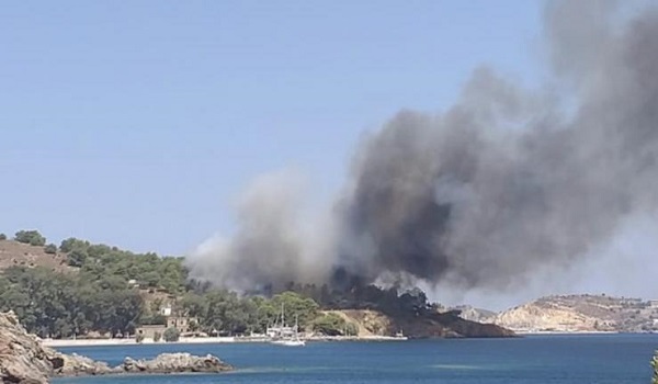 Μεγάλη φωτιά στη Λέρο: Εντολή εκκένωσης του Νοσοκομείου - Δεν κινδυνεύουν ανθρώπινες ζωές