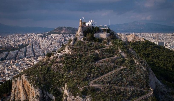 Έκτακτα μέτρα λόγω της υψηλής θερμοκρασίας: "Κλείνει" ο Λυκαβηττός - Περιπολίες στον Εθνικό Κήπο