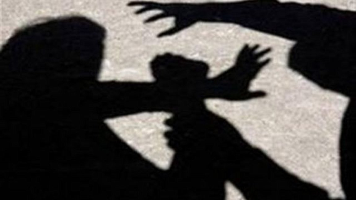 Εφιαλτικές στιγμές σε διαμέρισμα στην Ερμούπολη. Την βίασε και την απείλησε με μαχαίρι