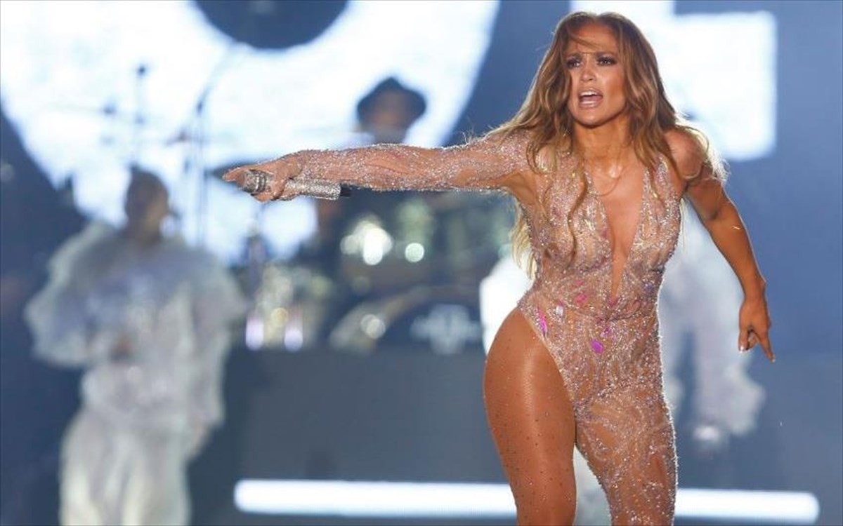 Jennifer Lopez: Με iconic hairstyle της Barbie