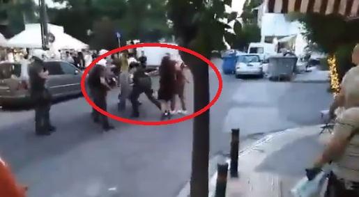 Κουκάκι: Βίντεο από την επίθεση των ΜΑΤ στην πορεία για το Airbnb. Stop doing this φώναζε τουρίστας