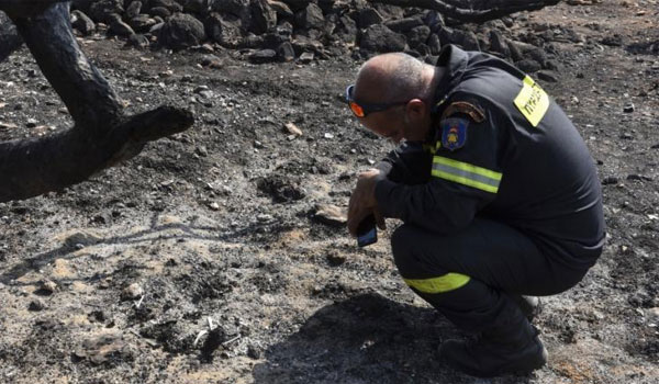 Βόμβα από τον Δήμαρχο Ραφήνας: Συγκαλύπτουν τους ενόχους. Άφησαν τον κόσμο να καεί!
