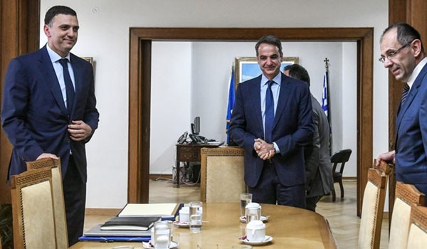 Κορονοϊός: Σύσκεψη στο Μαξίμου για τα νέα μέτρα - Κλιμάκια του ΕΟΔΥ στα λιμάνια Πάτρας και Ηγουμενίτσας