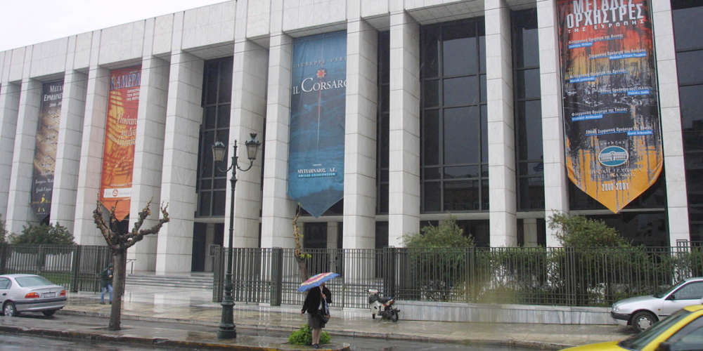 Ατύχημα 120.000 ευρώ στο Μέγαρο Μουσικής. Τι ζητά η ηθοποιός Κατερίνα Αποστόλου