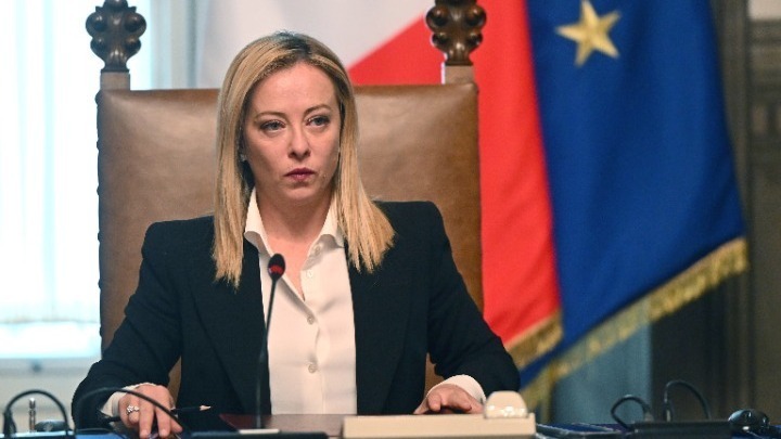Ιταλία: Η Μελόνι λέει όχι στις συναλλαγές με κάρτα για ποσά κάτω των 60 ευρώ