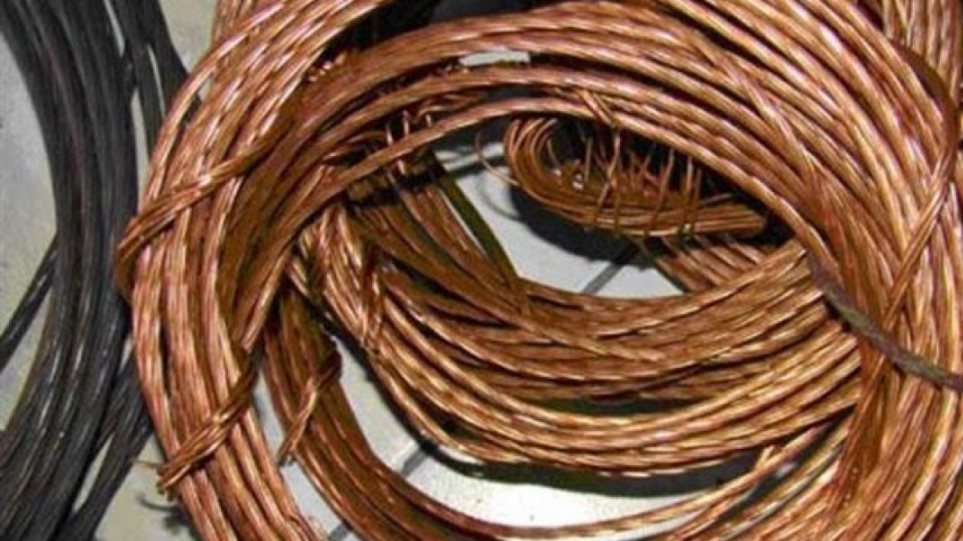 Κυνηγός μετάλλων διέρρηξε τέσσερις αποθήκες