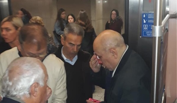 Μετρό Συντάγματος: Αίματα και σπασμένα γυαλιά, για να μπουν σε ένα βαγόνι!