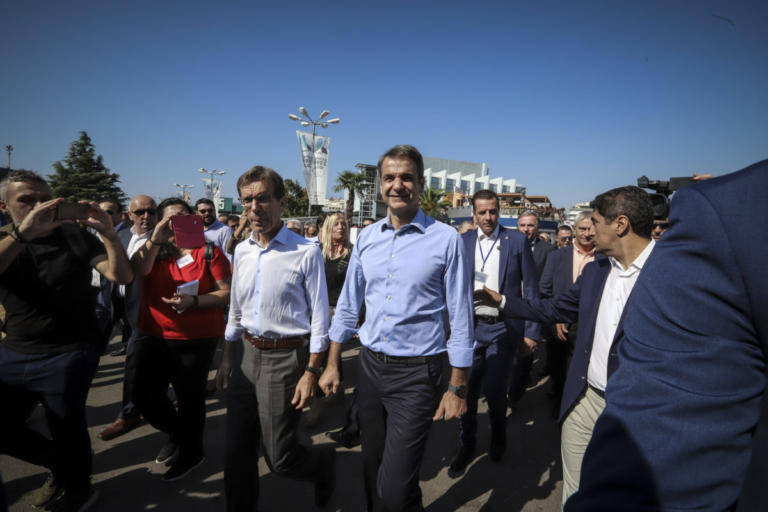 Μητσοτάκης στο περίπτερο του ΑΠΕ-ΜΠΕ: Πολύ ωραία τα βλέπω τα πράγματα με Τσίπρα