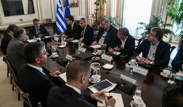 Ο Μητσοτάκης τα έψαλε στους Περιφειάρχες για το μεταναστευτικό