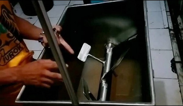 Φρικτός θάνατος: Μηχανή μίξης κρεάτων "ρούφηξε" νεαρό εργάτη