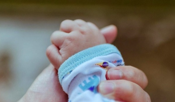 Χαροπαλεύουν τρία μωρά που  μαχαίρωσε υπάλληλος βρεφονηπιακού σταθμού στη Ν Υόρκη