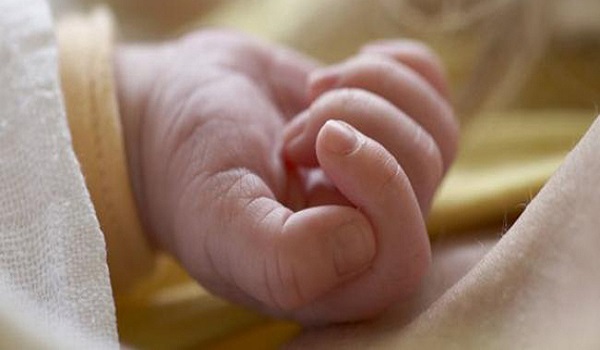Νεκρό από μηνιγγίτιδα το βρέφος που μεταφέρθηκε στην Αθήνα από την Μυτιλήνη
