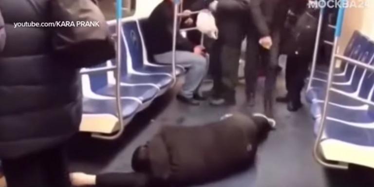 Φαρσέρ παρίστανε μέσα στο μετρό ότι κατέρρευσε από τον κορωνοϊό και συνελήφθη