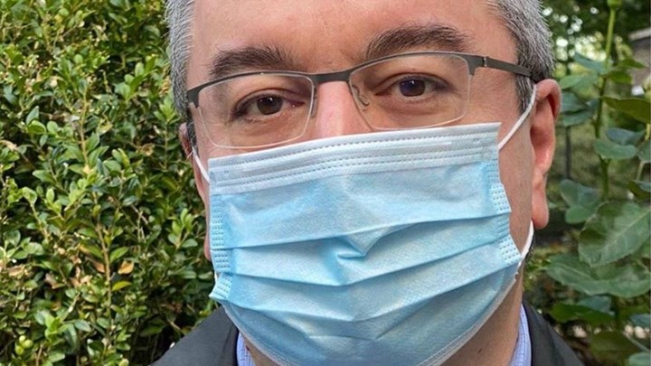 Ηλίας Μόσιαλος για την παραλλαγή Όμικρον – Τι ξέρουμε, ποια είναι τα πιθανά σενάρια