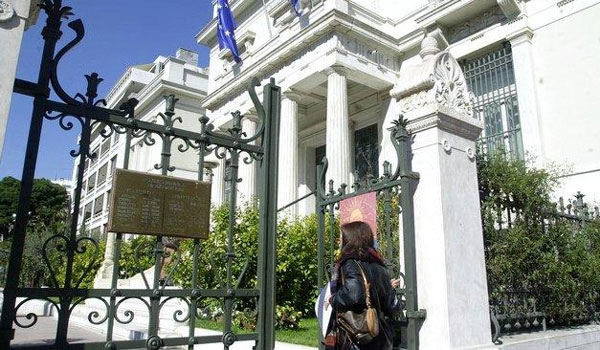 Τέσσερα χρόνια φυλακή στις γυναίκες που βανδάλιζαν εκθέματα με λάδι