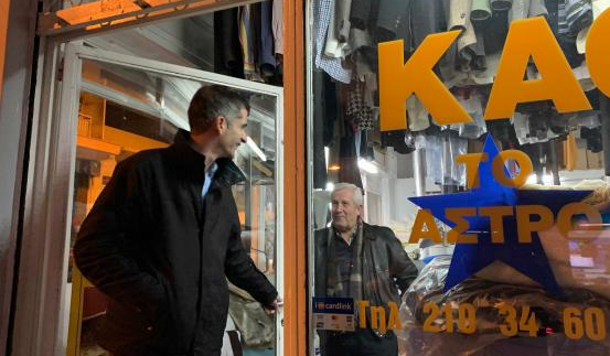 Η βόλτα του Κώστα Μπακογιάννη στα Πετράλωνα