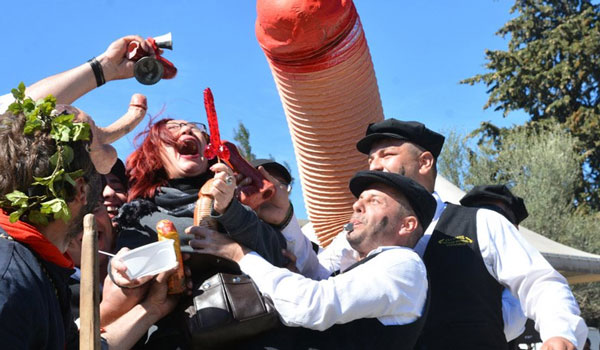 Τύρναβος: Το Μπουρανί της Καθαράς Δευτέρας και το "καλά γ@μ@σ@"!