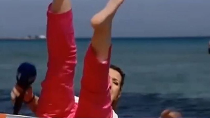 Δημοσιογράφος του ΑΝΤ1 πήγε να πέσει από την ξαπλώστρα on camera