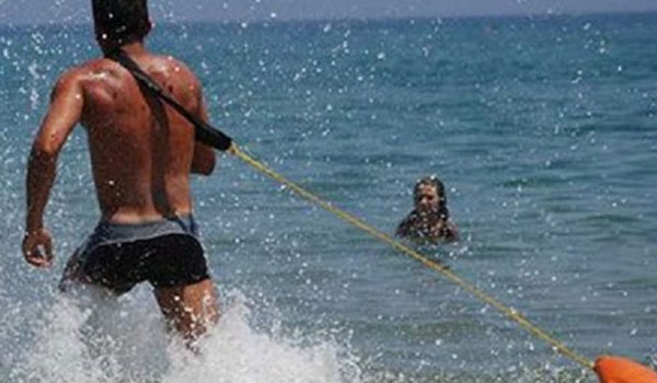Ναυαγοσώστης έσωσε βρέφος από πνιγμό