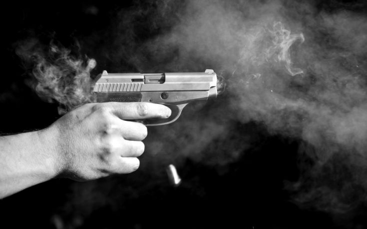Μπουρνάζι: Λογομάχησαν έξω από γνωστό κλαμπ και βγήκαν τα πιστόλια – Ένας τραυματίας από σφαίρα