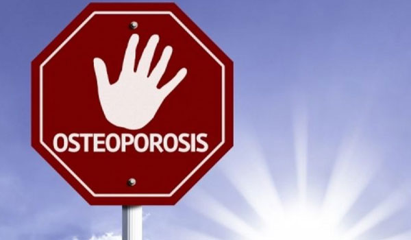 Οστεοπόρωση: 5 πρωινές συνήθειες που κρατούν γερά τα οστά