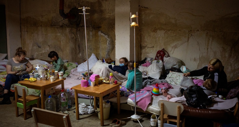 Μαριούπολη - Συγκλονιστική μαρτυρία: Τρία παιδιά πέθαναν από αφυδάτωση – Ο κόσμος λιμοκτονεί