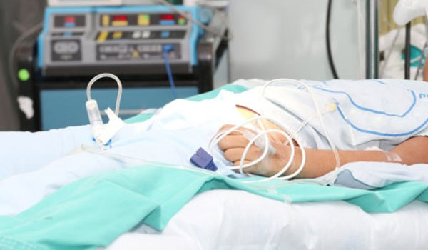 Κρήτη: Αισιόδοξα τα νέα για την πορεία της υγείας του 2,5 αγοριού που κατάπιε tuboflo