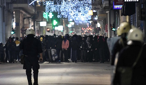 Πάτρα: Τι έγινε όταν αντιεξουσιαστές συνάντησαν νιόπαντρο ζευγάρι