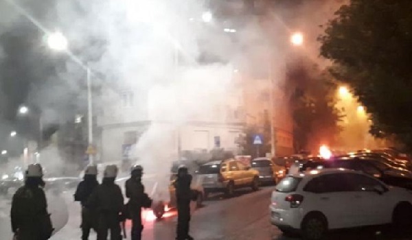 Θεσσαλονίκη: Επεισόδια μετά το τέλος της πορείας – Μολότοφ και καμμένα ΙΧ