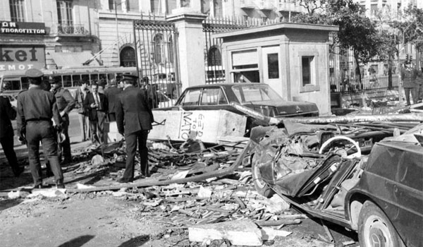 Η εισβολή του τανκ στο Πολυτεχνείο μέσα από τα μάτια του οδηγού του άρματος μάχης