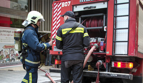 Κινδύνευσαν παιδιά από εμπρησμό σε ΙΧ στον Κολωνό