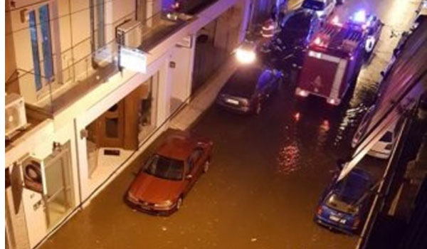 Ναύπακτος: Περίπου 55 άτομα διέσωσε τα ξημερώματα η Πυροσβεστική