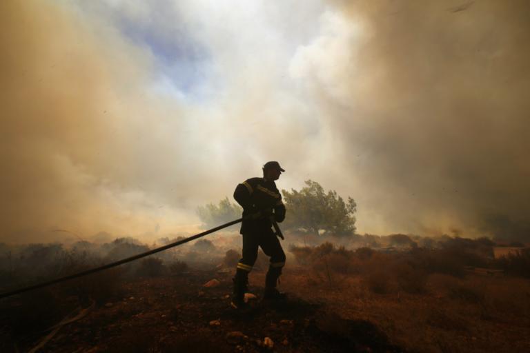 Ξέσπασε πυρκαγιά σε χαράδρα της Αργολίδας