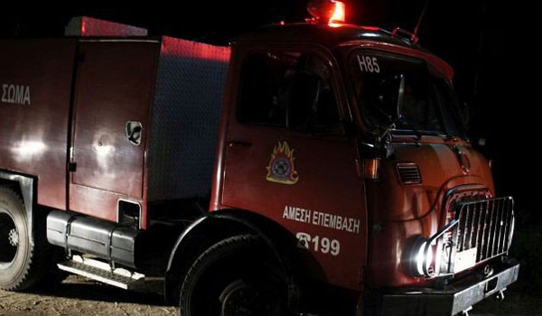 Νέα Σμύρνη: Έπεσε δέντρο και καταπλάκωσε οχήματα