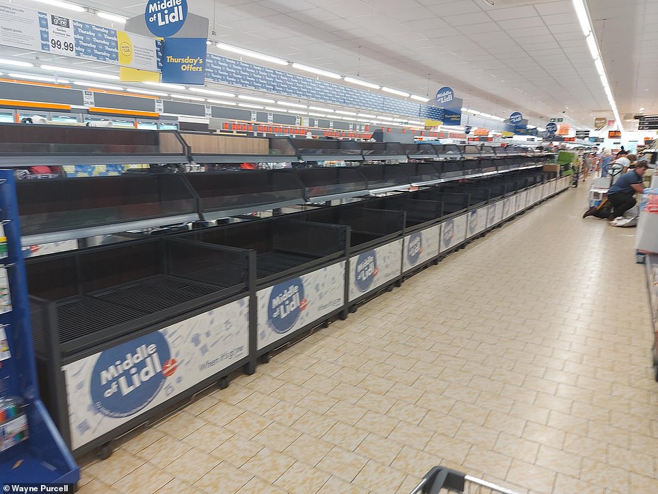 Πανικός στη Βρετανία, αδειάζουν τα ράφια των σούπερ μάρκετ - Εκκλήσεις για παρέμβαση του Στρατού