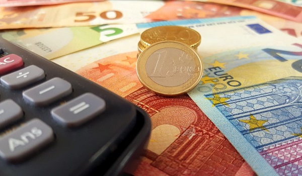 Με εισοδηματικά κριτήρια η ρύθμιση χρεών προς την εφορία
