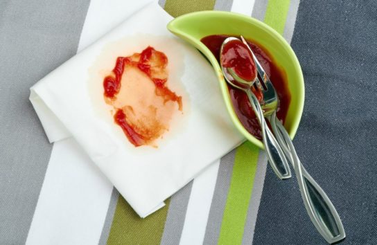 Έτσι θα εξαφανίσετε λεκέδες από σάλτσα ντομάτας από τα ρούχα σας