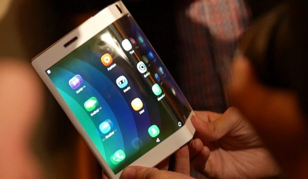 Αλλάζουν τα smartphones - Τι ετοιμάζουν οι μεγάλες εταιρείες