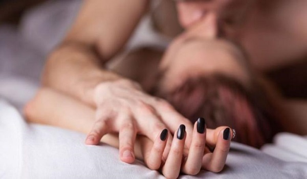 Δύο γιατροί καταρρίπτουν έναν μεγάλο μύθο του σ@ξ